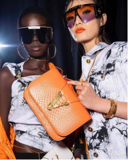 Super practical wide-brimmed sunglasses